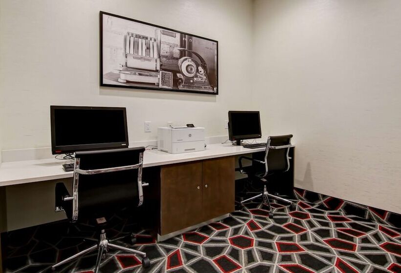 בית מלון כפרי Hampton Inn & Suites By Hilton Grande Prairie