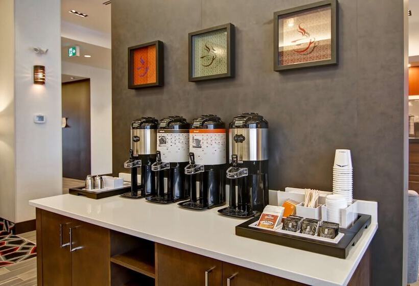 בית מלון כפרי Hampton Inn & Suites By Hilton Grande Prairie