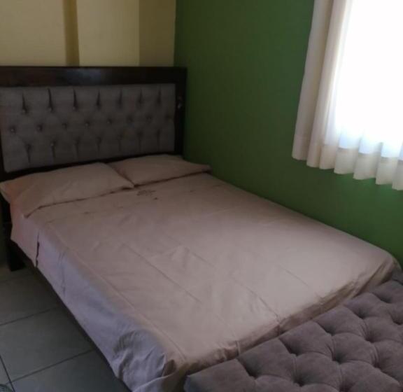 בית מלון כפרי Hostal Boulevard