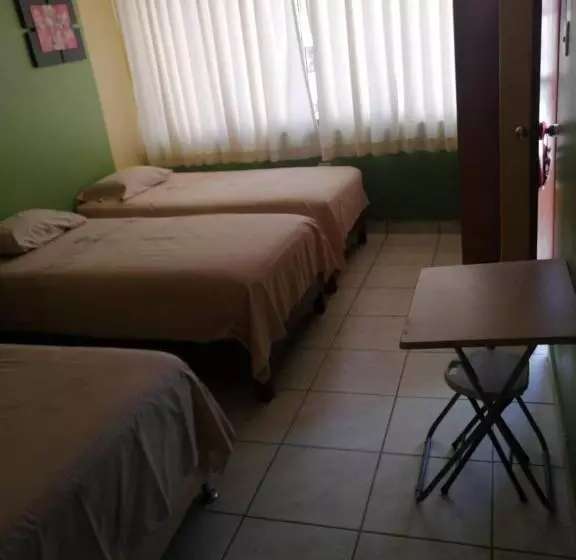 هتل Hostal Boulevard