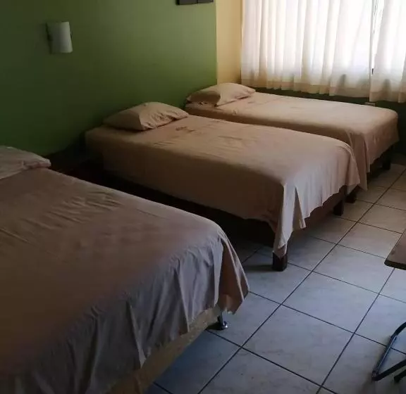 هتل Hostal Boulevard