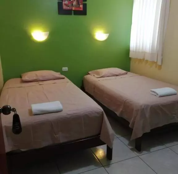 هتل Hostal Boulevard
