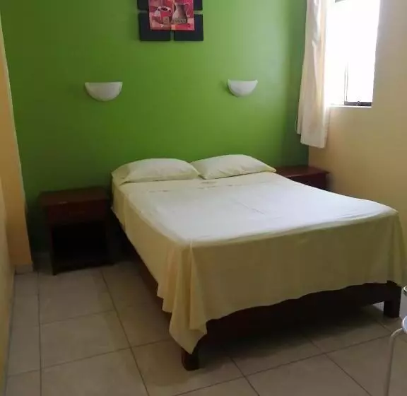 هتل Hostal Boulevard