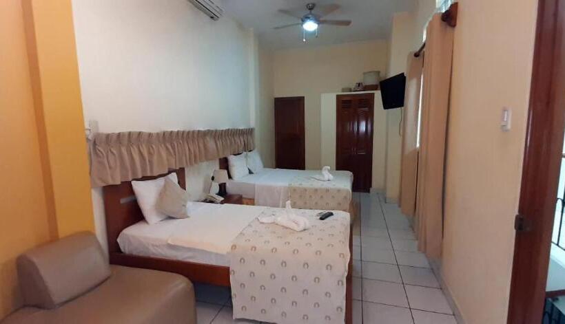 هتل Hostal Huayruro