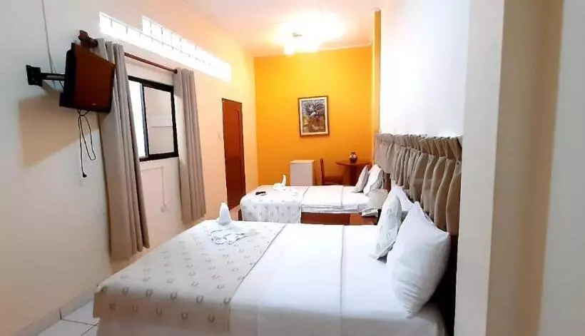 هتل Hostal Huayruro