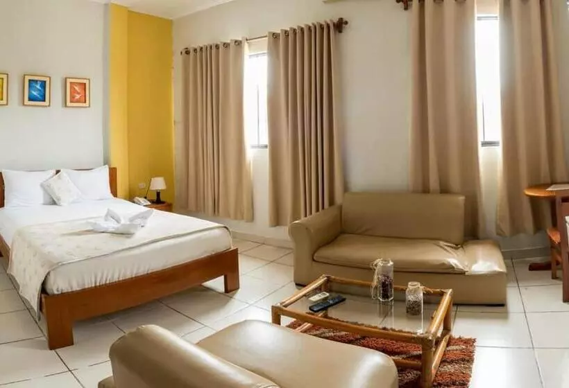 هتل Hostal Huayruro
