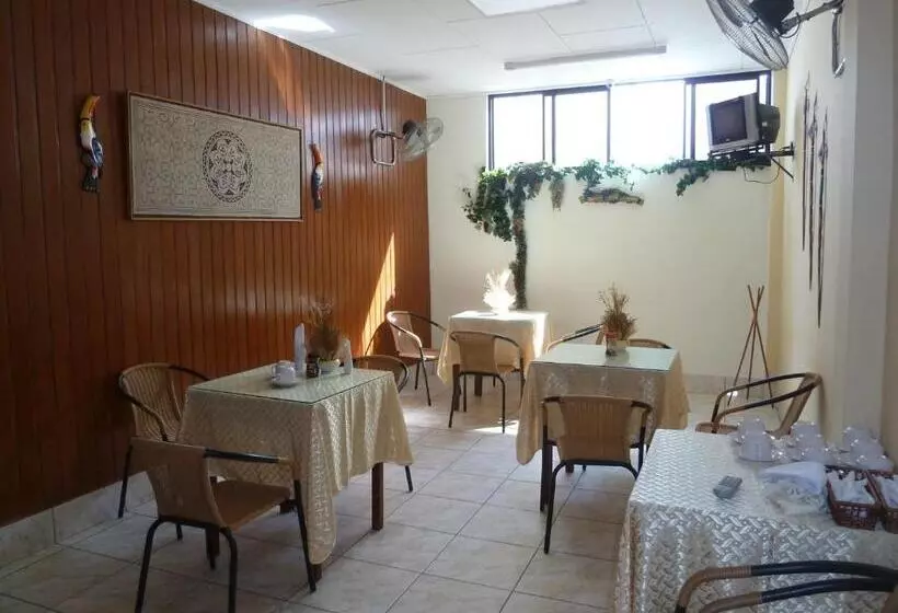 هتل Hostal Huayruro