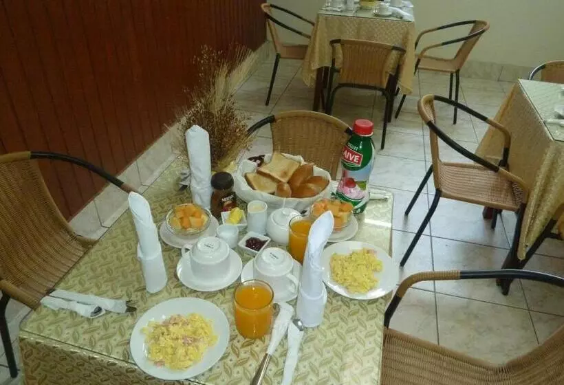 هتل Hostal Huayruro