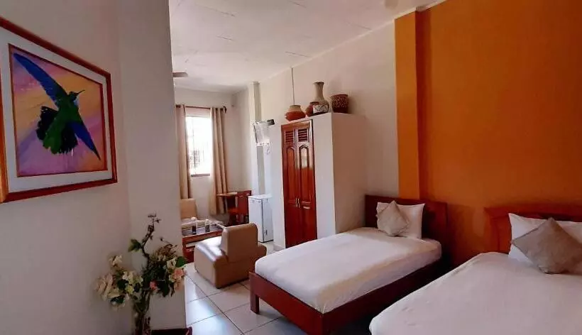 هتل Hostal Huayruro
