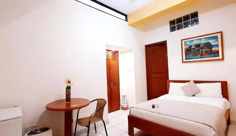 هتل Hostal Huayruro
