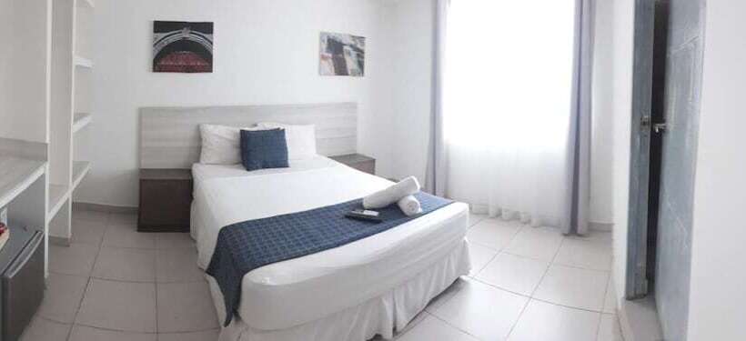 Mintaka Hotel + Lounge