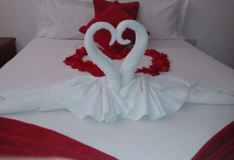 Mintaka Hotel + Lounge