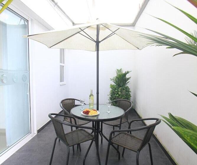 هتل Piaro In Suites