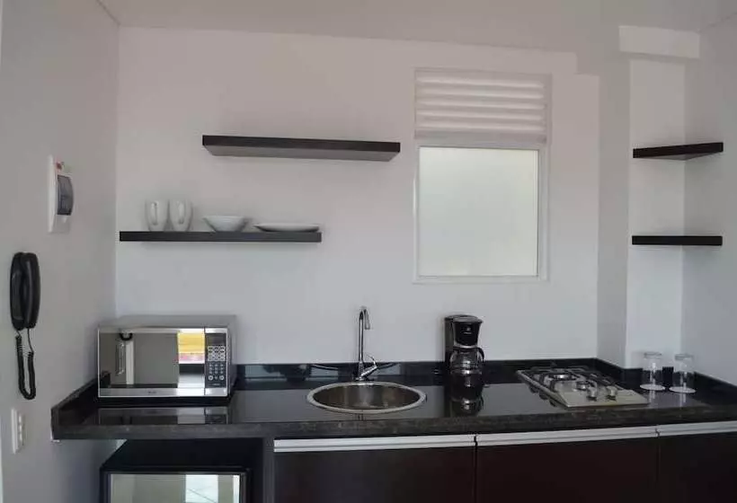 هتل Piaro In Suites