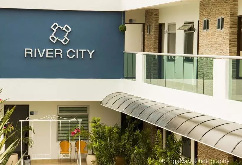 ホテル River City