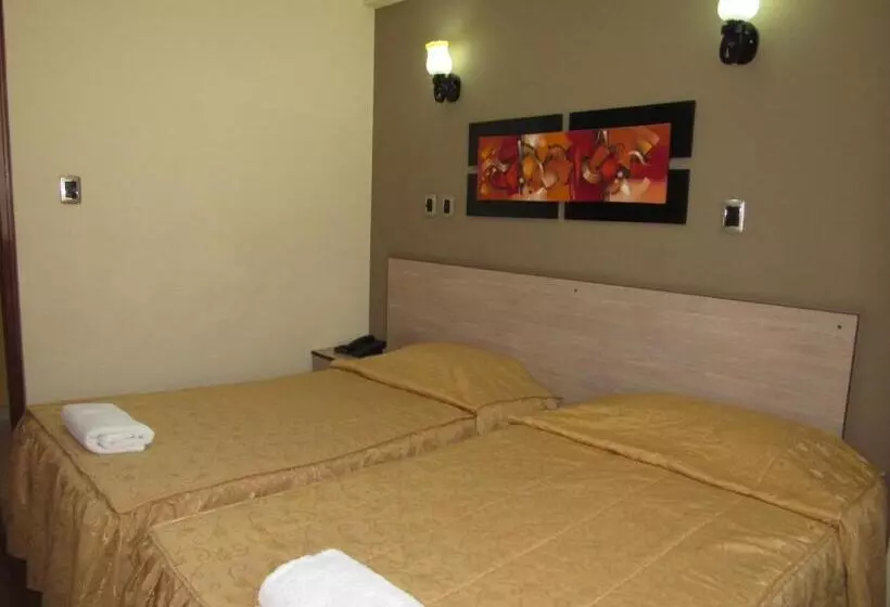 ホテル Torresur Tacna