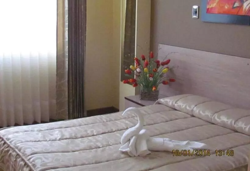 ホテル Torresur Tacna
