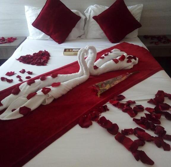 Mintaka Hotel + Lounge