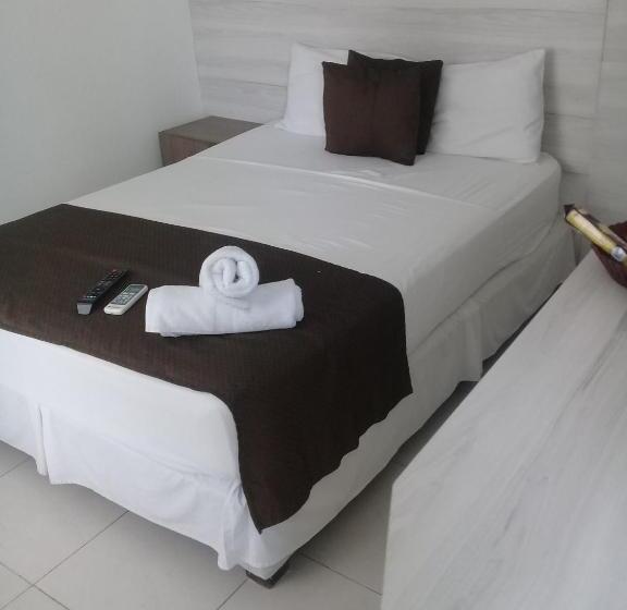 Mintaka Hotel + Lounge