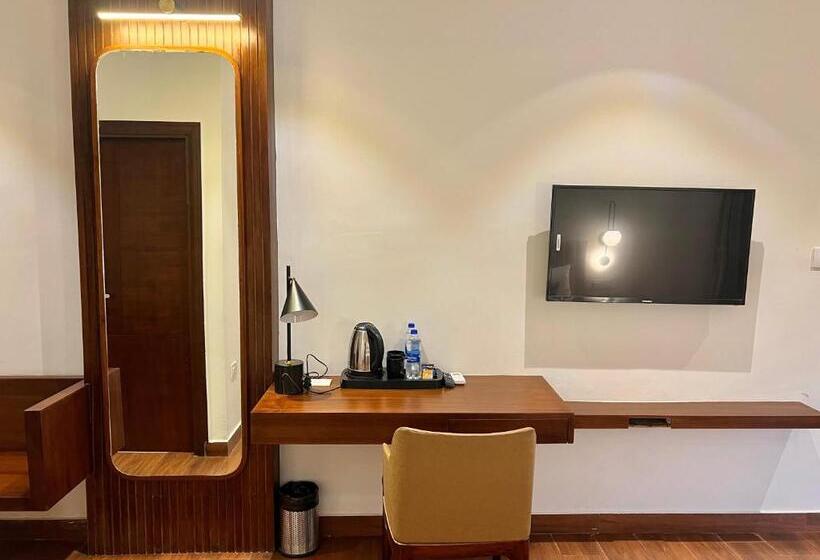 هتل The Lake Hill   Ridge