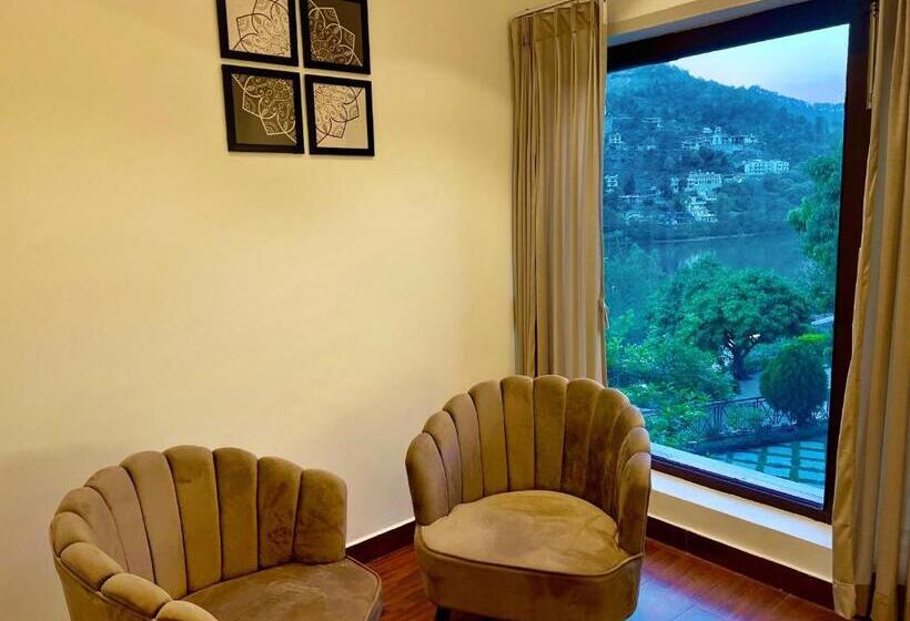 هتل The Lake Hill   Ridge