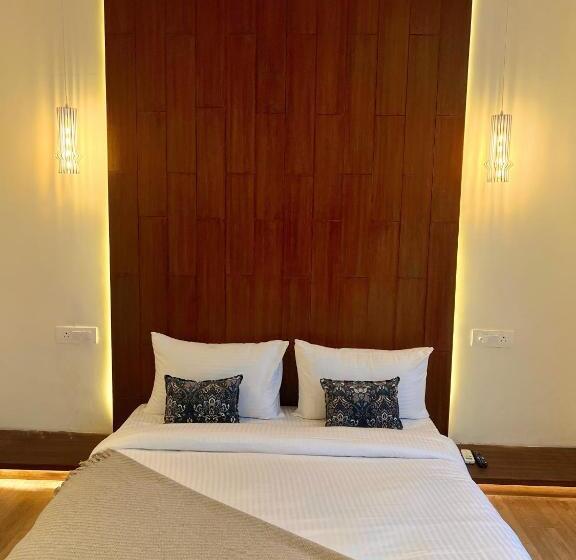 هتل The Lake Hill   Ridge