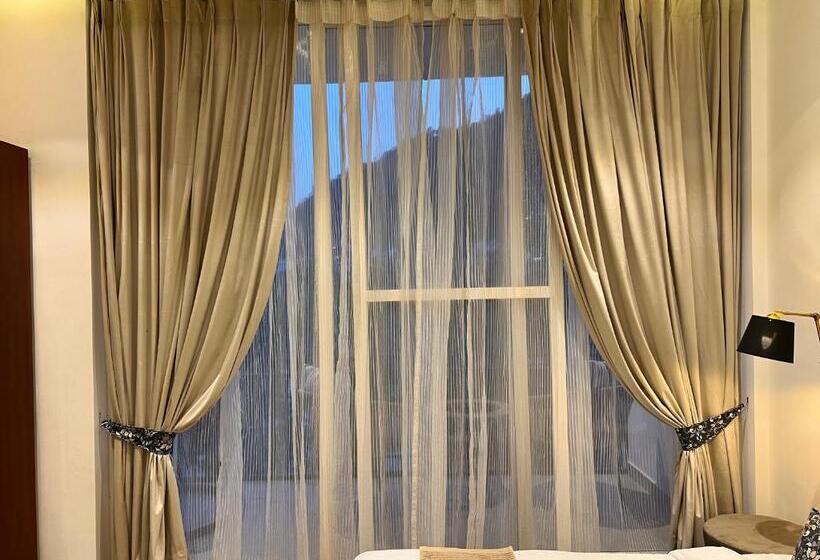 هتل The Lake Hill   Ridge