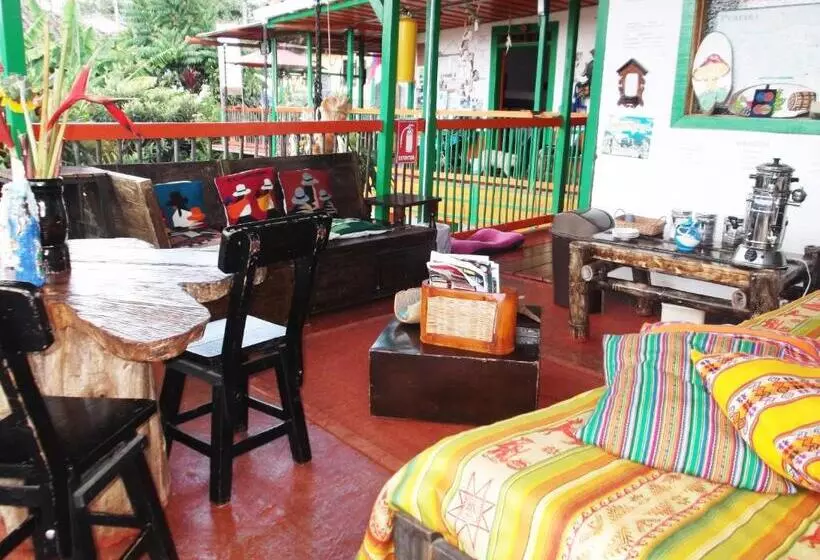 ユースホステル Hostal Estrella De Agua