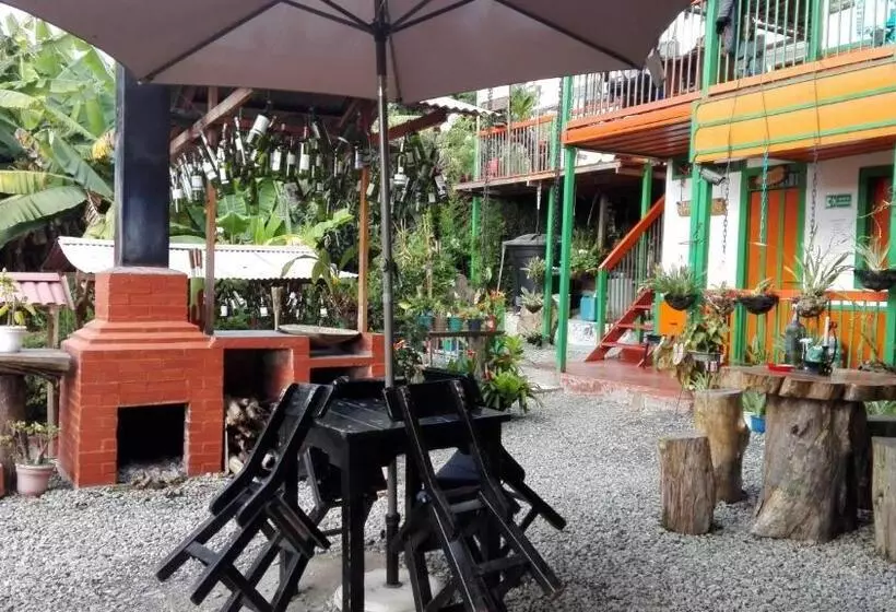 ユースホステル Hostal Estrella De Agua