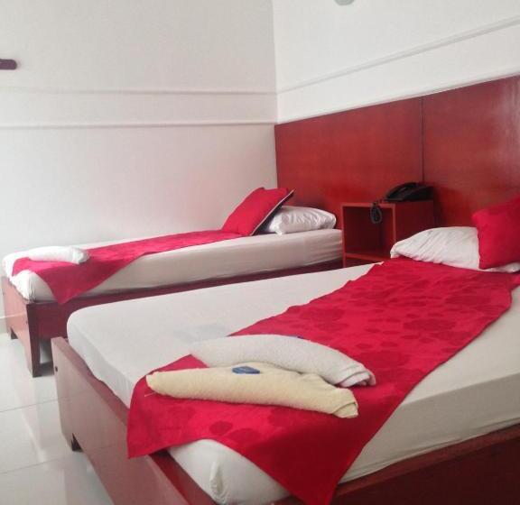 בית מלון כפרי Center Plaza Plus