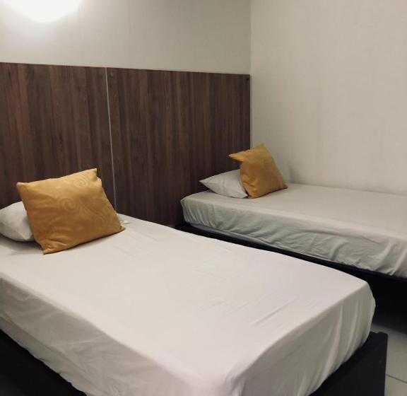 בית מלון כפרי Center Plaza Plus