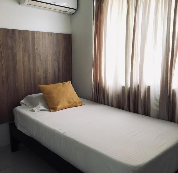 בית מלון כפרי Center Plaza Plus