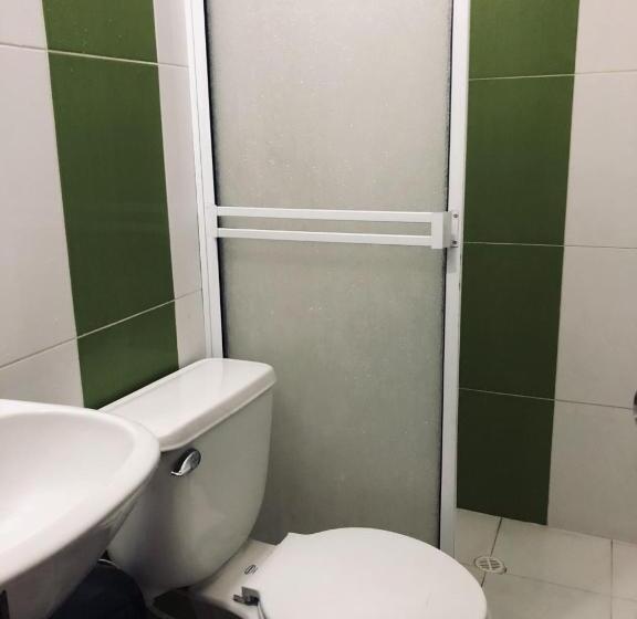 בית מלון כפרי Center Plaza Plus