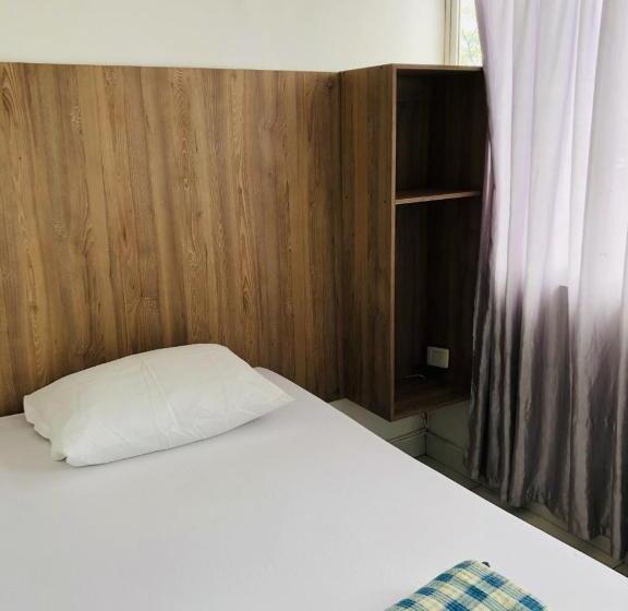 בית מלון כפרי Center Plaza Plus