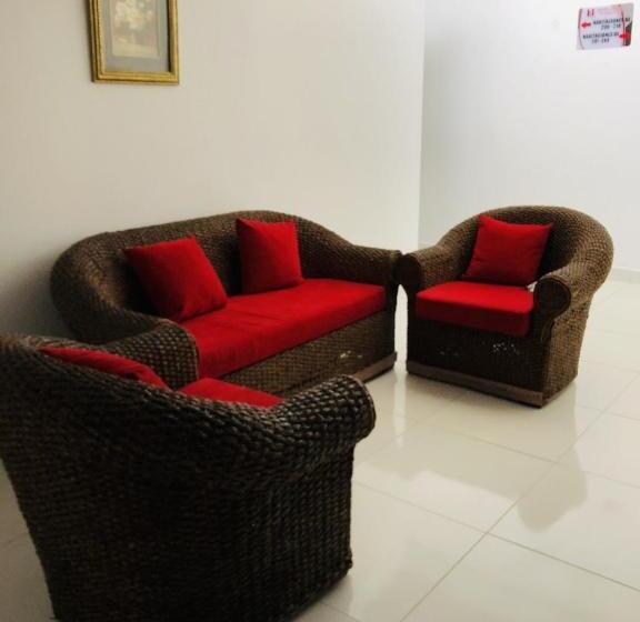 בית מלון כפרי Center Plaza Plus