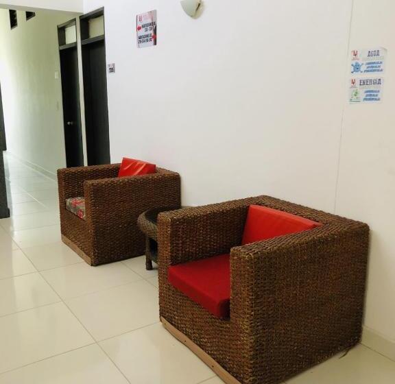 בית מלון כפרי Center Plaza Plus