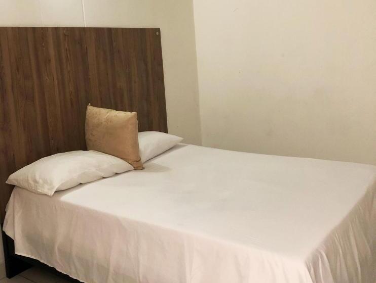 בית מלון כפרי Center Plaza Plus