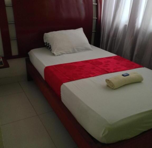 בית מלון כפרי Center Plaza Plus