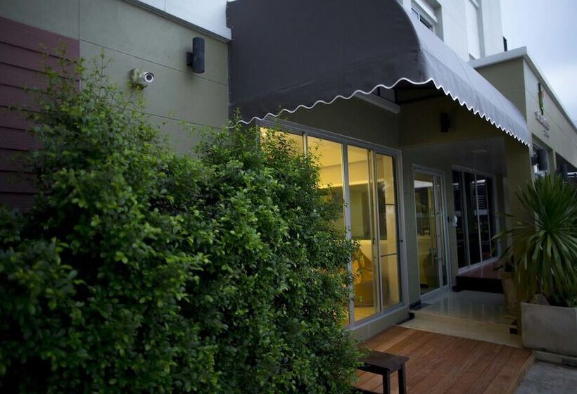 בית מלון כפרי Suvarnabhumi Ville