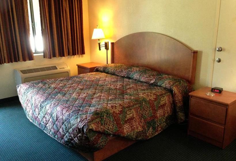 בית מלון כפרי University Inn And Suites