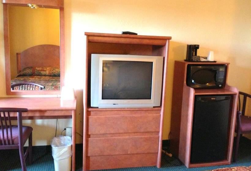 בית מלון כפרי University Inn And Suites