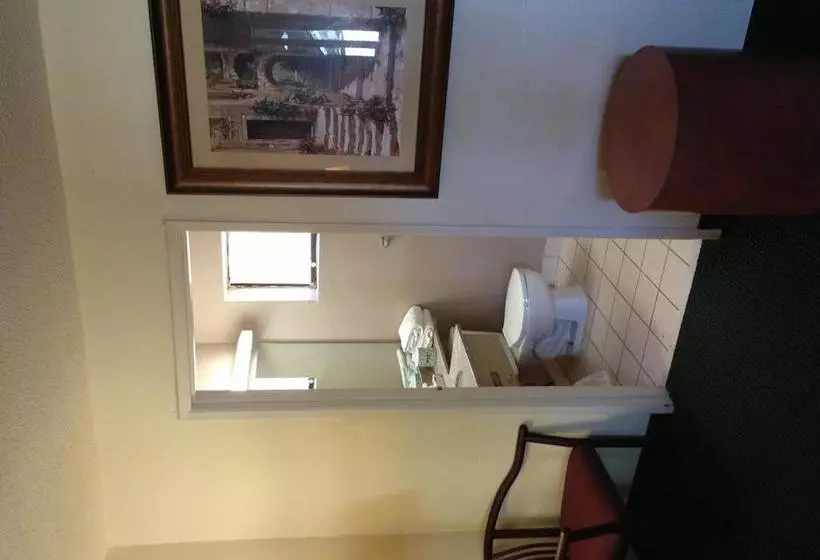 ホテル University Inn And Suites