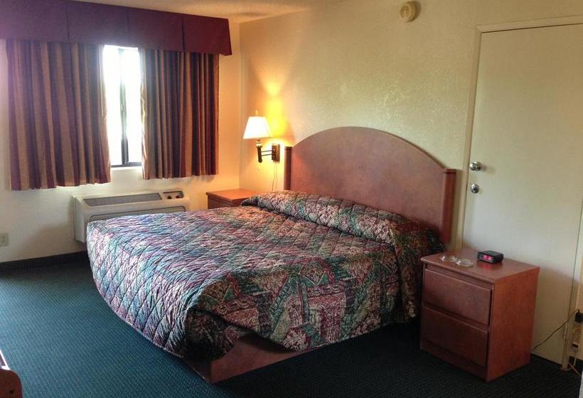 בית מלון כפרי University Inn And Suites