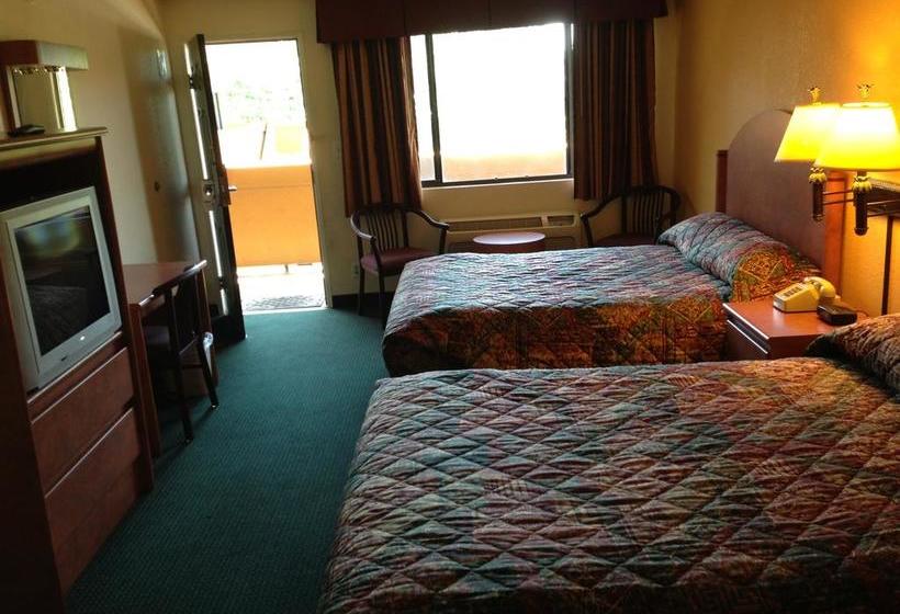 בית מלון כפרי University Inn And Suites