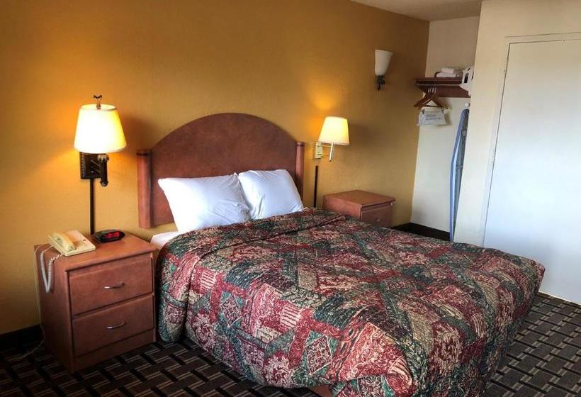 בית מלון כפרי University Inn And Suites