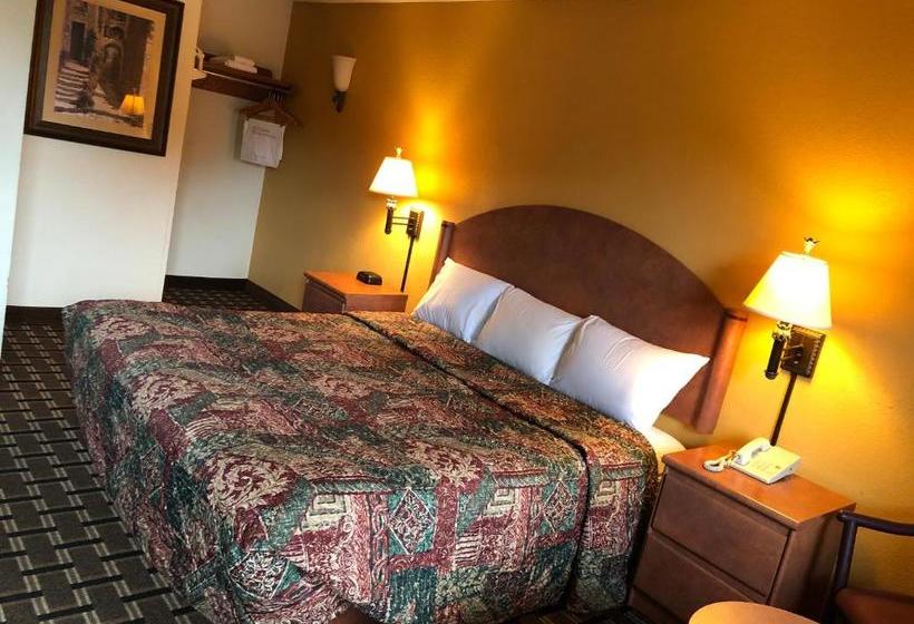 בית מלון כפרי University Inn And Suites