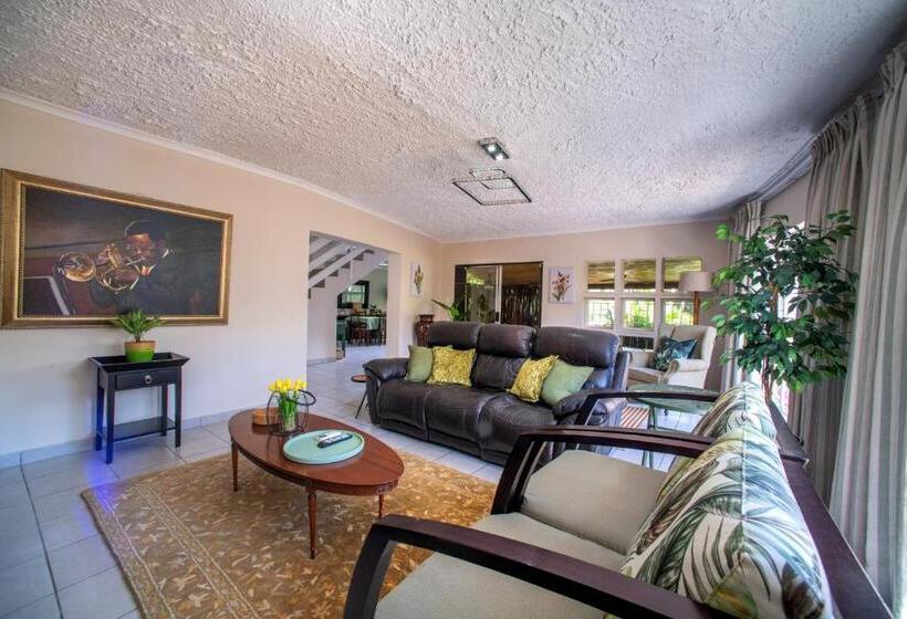 פנסיון Leaves Lodge And Spa