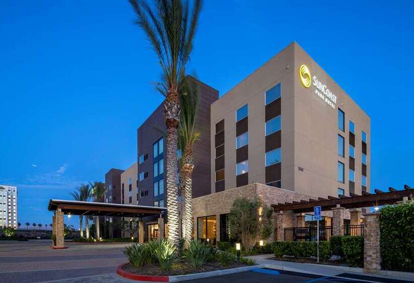 Suncoast Park Hotel Anaheim Resort, Tapestry By Hilton