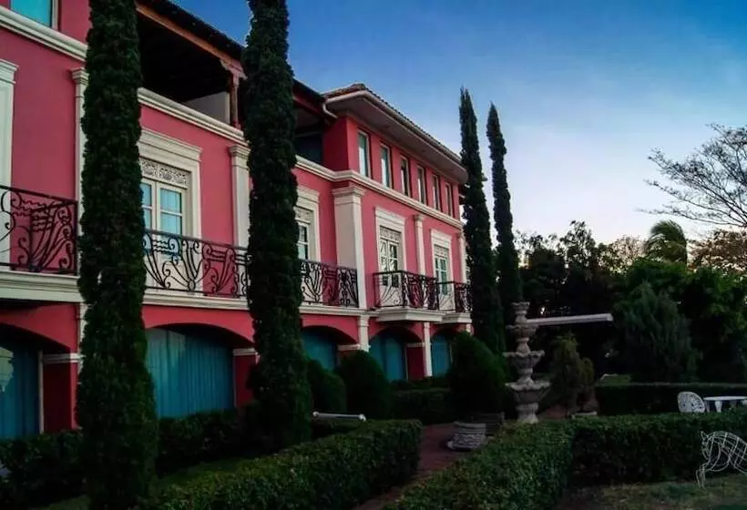 Los Altos Apartments & Studios