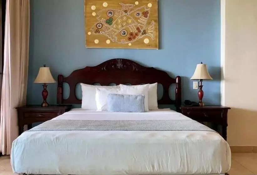 Los Altos Apartments & Studios